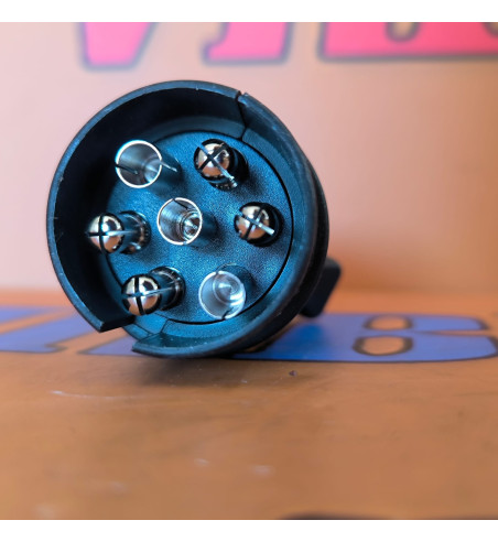 CLAVIJA TOMACORRIENTE PLASTICO REMOLQUE 7 PINS
