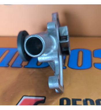 BOMBA DE AGUA KUBOTA D722 - D702