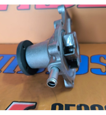 BOMBA DE AGUA KUBOTA D722 - D702