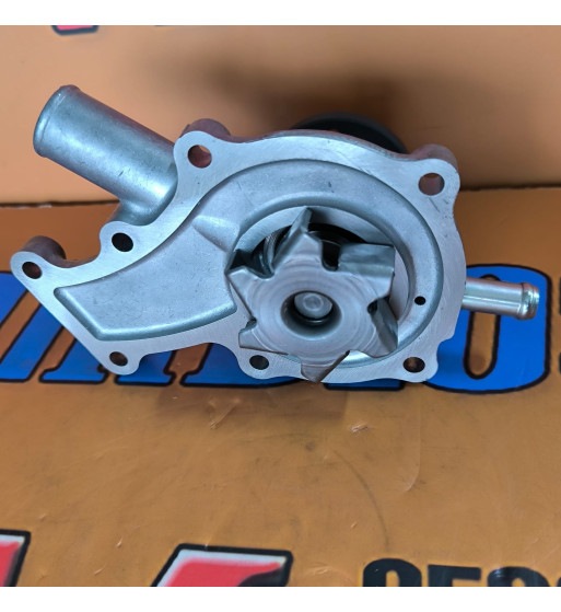 BOMBA DE AGUA KUBOTA D722 - D702