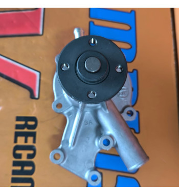 BOMBA DE AGUA KUBOTA D722 - D702