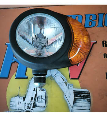 FARO DELANTERO DERECHO TIPO AUSA - MEDIA LUNA - Ref. 461106100